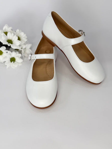 Isla Mary Jane Pearl White