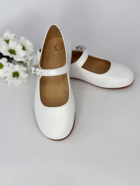 Isla Mary Jane Pearl White