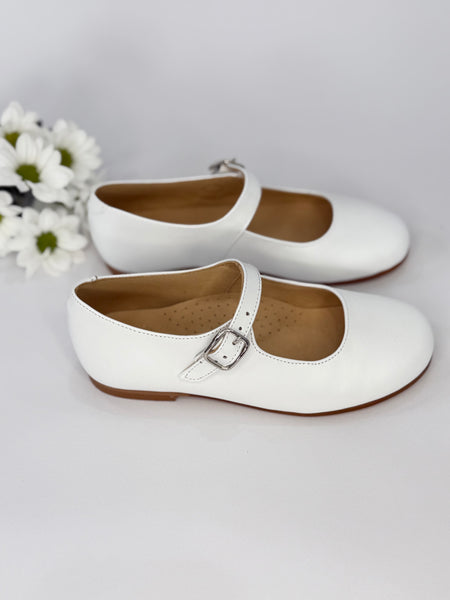 Isla Mary Jane Pearl White