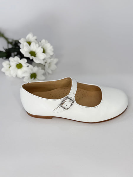 Isla Mary Jane Pearl White