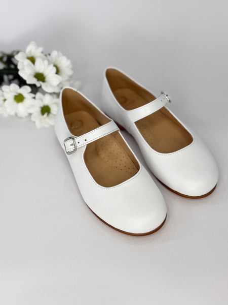 Isla Mary Jane Pearl White
